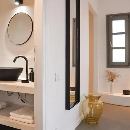 فيلة Cliff Sarakíniko