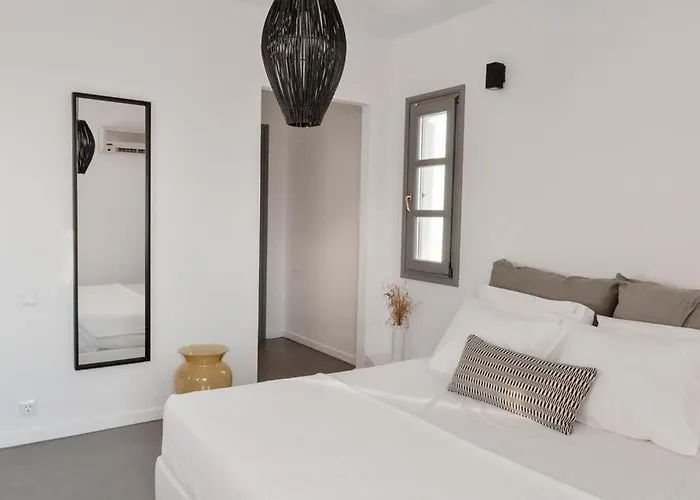 Cliff Villa Sarakíniko